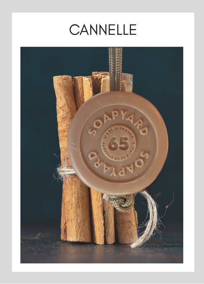Savon avec corde Soapyard — Cinnamon, sur fond illustrant son parfum
