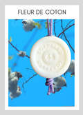 Savon avec corde Soapyard — Fleur de Coton — lait de chèvre, sur fond illustrant son parfum
