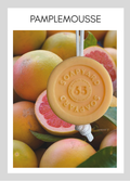 Savon avec corde Soapyard — Pamplemousse, sur fond illustrant son parfum
