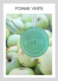 Savon avec corde Soapyard — Pomme Verte, sur fond illustrant son parfum